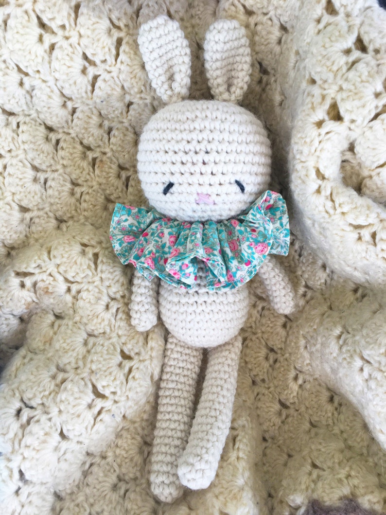 Amigurumi bunny, bunny Soft toy, bunny stuffed toy, crochet stuffed toy, crochet softie, white bunny doll, baby room, kid room, home decor imagem 2
