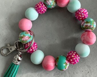 Llavero de pulsera con cuentas de silicona y brillo.