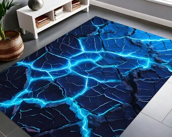 Op de afbeelding: Abstract vloerkleed met een gebarsten blauw en zwart ontwerp. Het vloerkleed heeft een patroon van blauwe bliksemschichten op een donkerblauwe achtergrond.