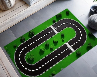 Puede incluir: Una alfombra de pista de carreras verde y negra con líneas blancas. La alfombra está diseñada para parecer una pista de carreras desde una vista aérea.