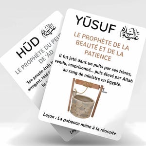 Peut inclure: Deux cartes blanches avec des écritures arabes et du texte en français. Une carte dit "Hüd" et l'autre dit "Yusuf". La carte Yusuf a une illustration d'un puits et du texte sur la patience et le succès.