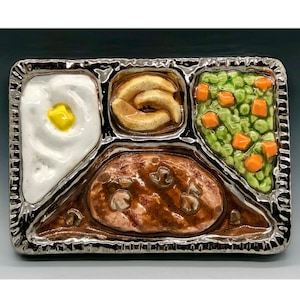 Retro TV Abendessen Kunstkeramikfliese, Salisbury Steak handgefertigte Fliese, diese Fliese wird auf Bestellung gefertigt!