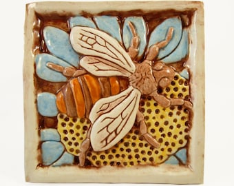 Biene auf Blume handgemachte 4x4 Keramik Kunst Tile, Blue Multi