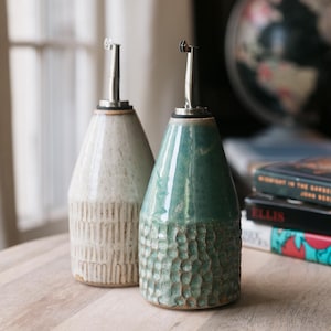 Aceitera de cerámica hecha a mano / Gres torneado