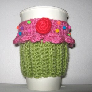 Cupcake Coffee Cozy in Crochet - Strawberry and Pistachio