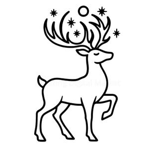Peut inclure: Un dessin au trait noir et blanc d'un cerf avec de grands bois, un cercle et des étoiles. Le cerf est debout, une patte levée, et les bois sont ornés d'un cercle et de plusieurs étoiles, créant un thème céleste.
