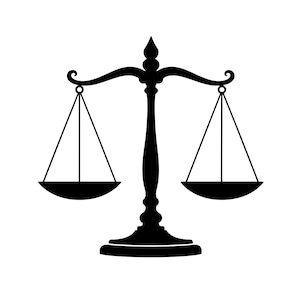 Op de afbeelding: Een zwart silhouet van een klassieke balansweegschaal met een centrale verticale standaard met een decoratieve voet, een horizontale balk met gebogen uiteinden en twee schalen die aan dunne lijnen hangen, een symbool van rechtvaardigheid.