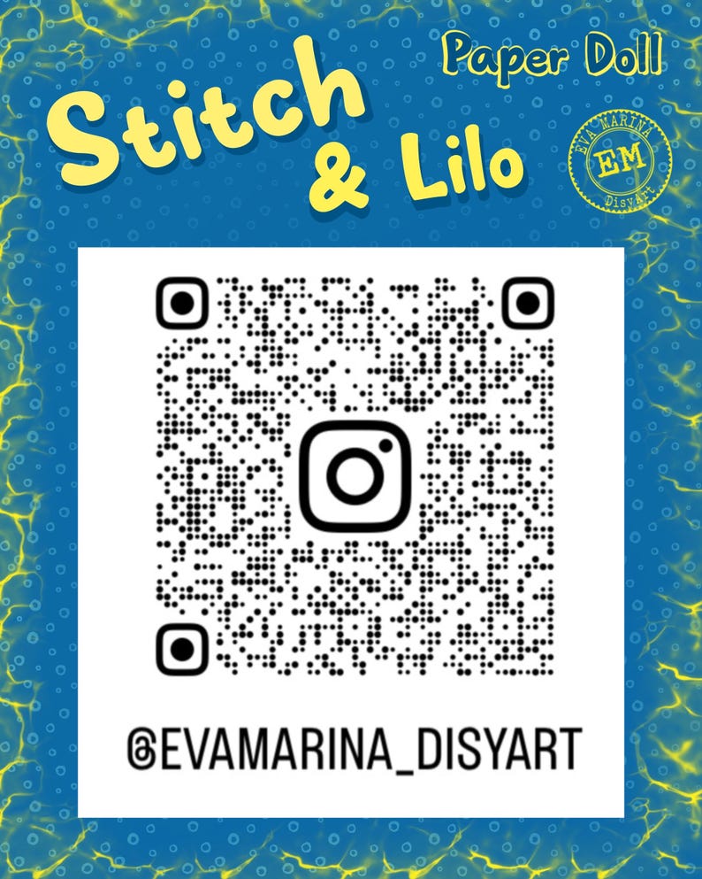 Peut inclure: Un fond bleu avec des accents jaunes et les mots "Stitch & Lilo" en jaune. Un code QR et le nom d'utilisateur Instagram "@EVAMARINA_DISYART" sont &eacute;galement pr&eacute;sents. Les mots "Paper Doll" et un logo sont &eacute;galement visibles.