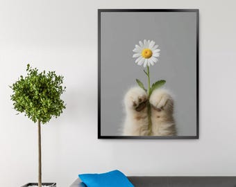 Söt kattunge som håller blommor väggkonst | Bedårande katt utskrivbar poster | Digital nedladdning av djur | Barnrumsdekor | Gåva för kattälskare