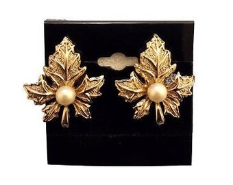 Maple Leaf Pearl Clip On Earrings Vintage Gold Tone Signed Bergere