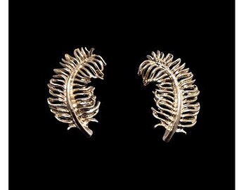 Curved Leaf Clip On Earrings Vintage Gold Tone Spiny Prongs Curved Stem Discs