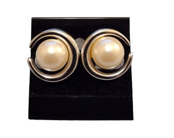 Richelieu Moon Pearl Clip On Earrings Vintage Silver Tone Open End Ring Edge