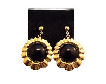 Black Bead Scalloped Edge Pierced Post Earrings Vintage Polished Gold Tone Small Top Bead