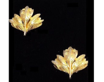 Brushed Small Leaf Clip On Earrings Vintage Gold Tone Texture Fine Line Discs