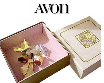 Avon Flower Bouquet Ribbon Bow Pin Brooch Gold Tone Vintage Large Fabric Petals Fine Lined Tied Loops