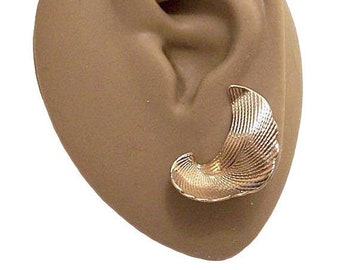 Avon Floating Leaf Clip On Earrings Gold Tone Vintage Scallop Edges Imprinted Swirl Accent Lines