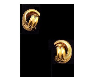 Curved Half Hoop Clip On Earrings Vintage Gold Tone Fine Lined Polished Domed Rings