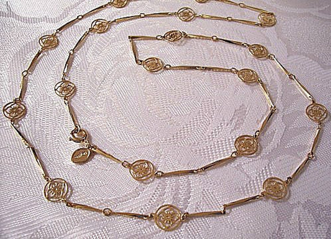 Flower Disc Necklace Gold Tone Vintage Avon 1979 Flowerlace Etsy