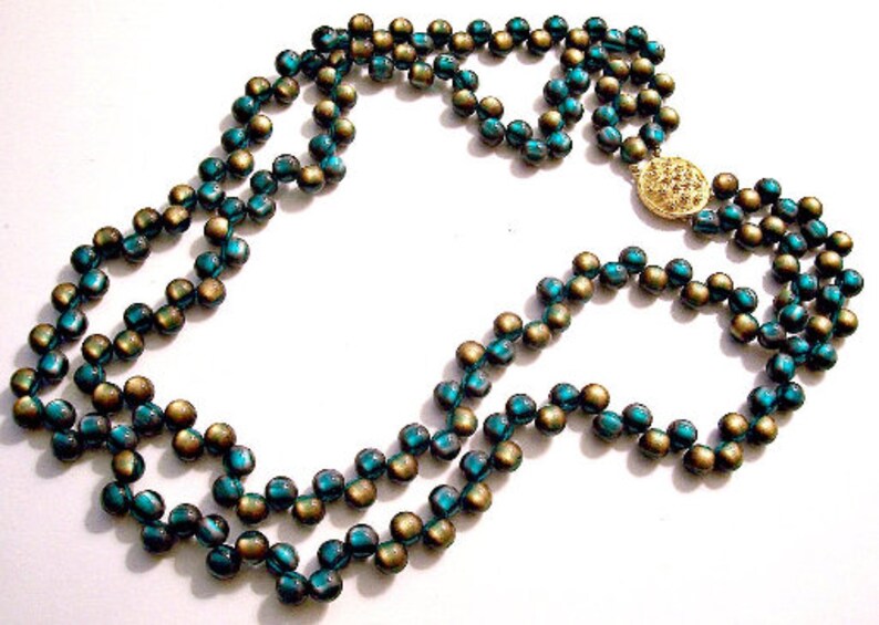 Green Marbled Bead Necklace Satin Gold Tone Vintage Lampwork Double Strand Decorative Round Hook Clasp Closure