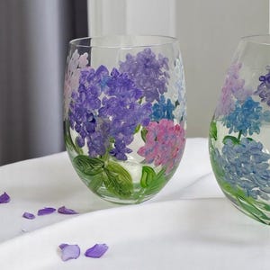 Hydrangea Hand Painted Stemless Wine Glass Set Of Two Fifteen Ounce Smooth Rim Tumbler