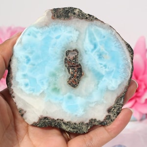 Weiche blaue polierte Larimar-Steinplatte, Larimar-Scheibe, polierte Larimarscheibe, Larimar-Muster