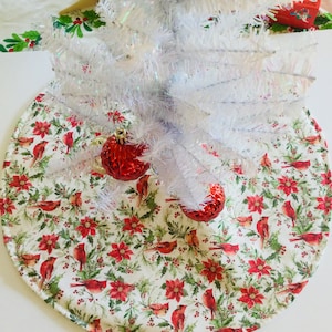 18/19 inch Christmas tree skirt with red cardinals for Xmas