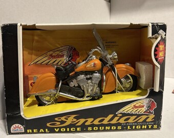 Motocicleta clásica americana VTG Indian Real Voice Sounds Lights, rara, color naranja.