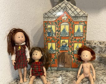 Vintage Madeline Old House in Paris Doll House. Working Door