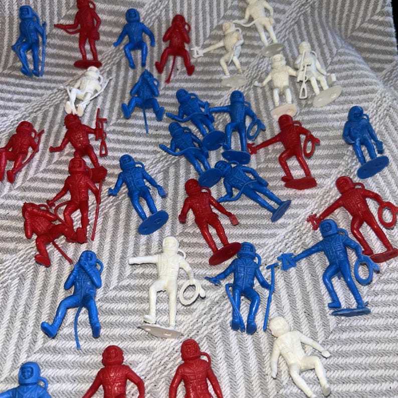 Vintage 1960's Marx Fireball XL5 Spacemen figures Lot of 45+ C3 image 4