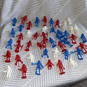 Vintage 1960's Marx Fireball XL5 Spacemen figures Lot of 45+ C3 image 1