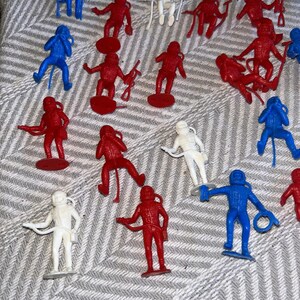 Vintage 1960's Marx Fireball XL5 Spacemen figures Lot of 45+ C3 image 2