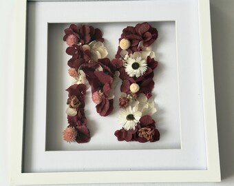 Personalisierter Blumenbuchstabe – Handgemachte Wanddekoration | Trockenblumendeko | Geschenk