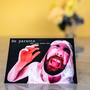 Alex Horne-babykaart | Grappige kaart voor kersverse ouders | Little Alex Horne Geestige kaart voor Taskmaster-fan | Blanco 5 x 7 met envelop | Milieuvriendelijk