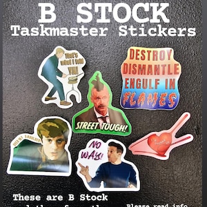 Stickers Taskmaster [ STOCK B ] Série TV Taskmaster - Lisez la description pour plus d'informations sur la qualité