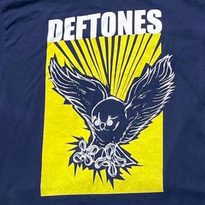 Deftones Preowned Large Band T-shirt