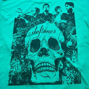 Deftones Preowned Large Band T-shirt