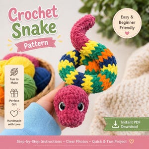 Puede incluir: Un patrón de crochet de serpiente colorido, con rosa, amarillo, verde y azul. El texto "Crochet Snake Pattern" es visible. La imagen también incluye las frases "Easy & Beginner Friendly", "Fun to Make" y "Handmade with Love".