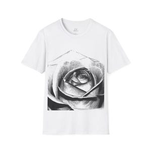 Camiseta unisex suave con diseño de rosa botánica gris, camiseta con arte floral, regalo para amantes de la naturaleza, moda de primavera, ropa informal ecológica