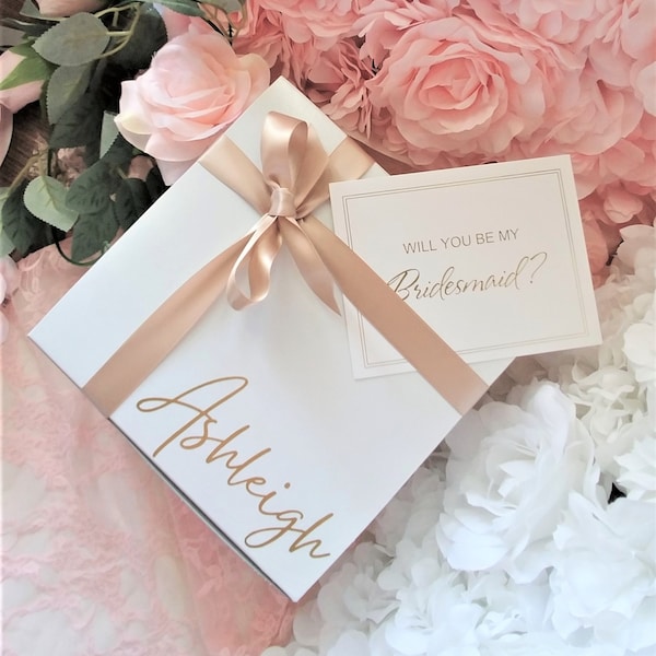 Caja vacía personalizada para pedirle a una dama de honor que pida regalo, con cinta - Caja blanca de 8x8x4 - Caja de regalo para despedida de soltera - Caja de regalo sin rellenar con cinta
