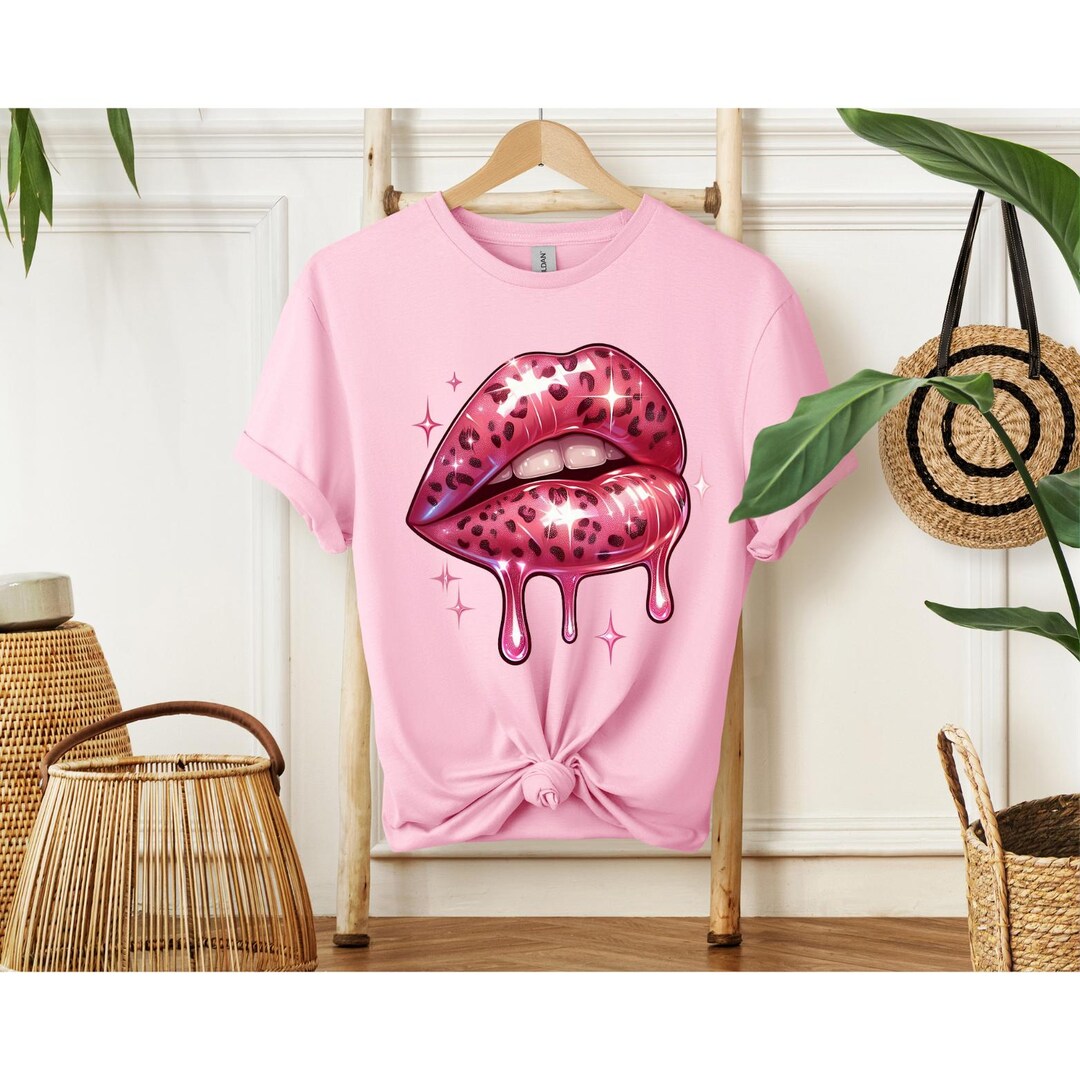 Pink Leopard Dripping Lips T-shirt, Glossy Glam Lip Graphic Tee, Trendy ...