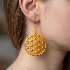 Pendientes de disco con eslabones de cadena, colgantes de malla industrial impresos en 3D, colgantes circulares geométricos modernos, gran medallón vanguardista, regalo para ella.