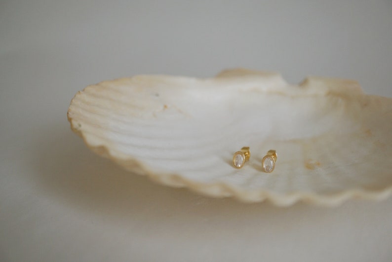 Beautiful moonstone stud earrings by FoeandDear on Etsy.