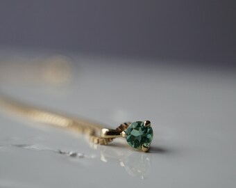 Collar de esmeralda bebé *hecho a la medida