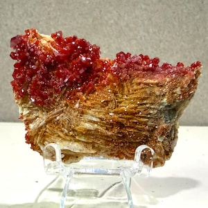 Campione di vanadinite su barite – Marocco