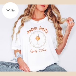 Aperol Spritz Summer Tee-Shirt, Funny T-shirt, Spritz O&#39;Clock Alcohol Funny Quote, Italian Cocktail Gift for Foodie Shirt, Graphic Tshirt