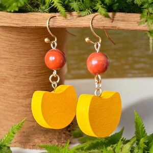 Wooden and natural pearl earrings