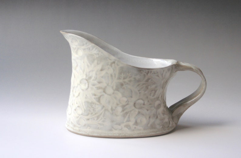 Gravy Boat with Flannel Flower design image 5