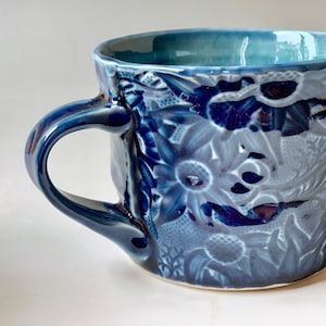 Wide Mug with Australian Flannel Flowers 画像 3