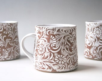 Floreal Stoneware Mug in white and brown
