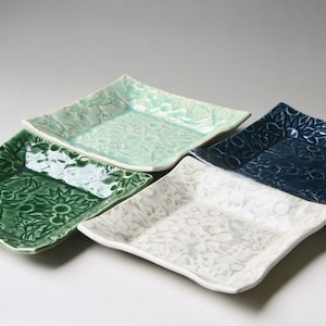 Small Square Plate in Flannel Flower design